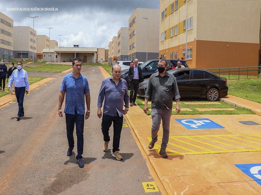 Ibaneis Rocha visita obras do Itapoã Parque e prevê a entrega de 2 mil unidades até março