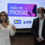 Maos na Massa mulher brb