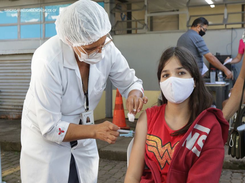 DF vacina mais de 2 mil pessoas vacinadas contra a covid-19 no fim de semana