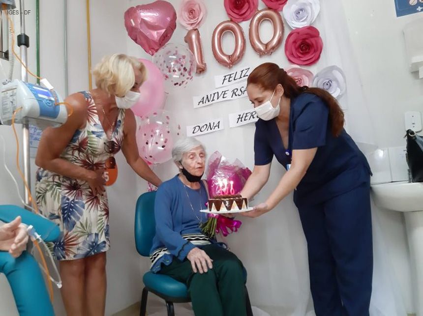 Hospital de Base: paciente com câncer ganha festa no 100º aniversário