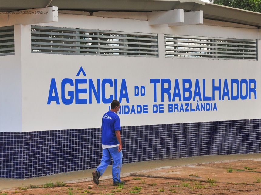 Agências do trabalhador têm vagas com salários de até R$ 3 mil