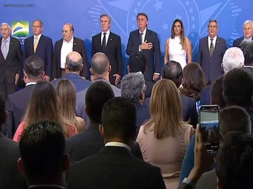 Ibaneis assina acordo de regularização de terras com governo federal