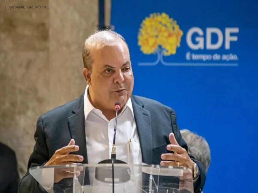 Ibaneis assina reajuste de auxílio-transporte para 15 carreiras do DF