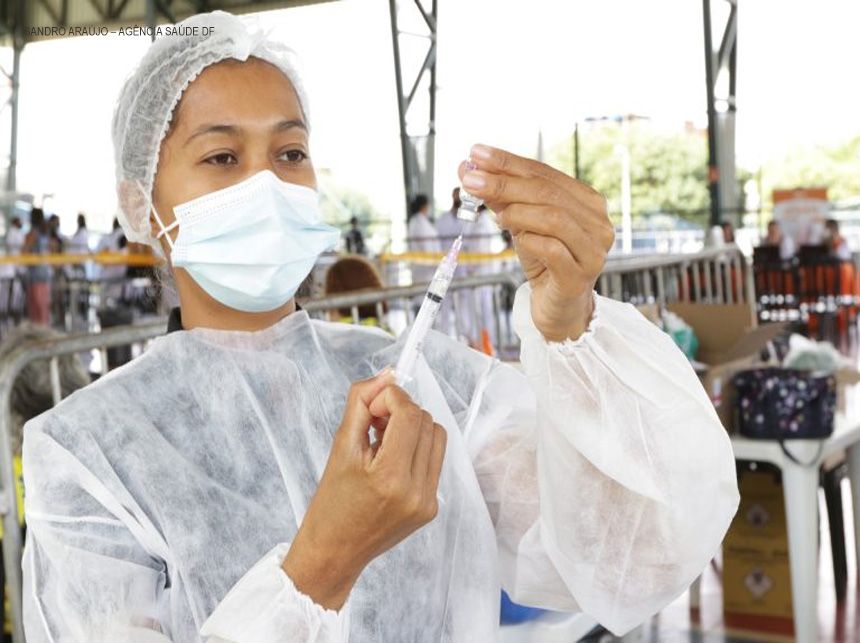 Saúde aplica 300 doses contra covid-19 durante evento em Ceilândia