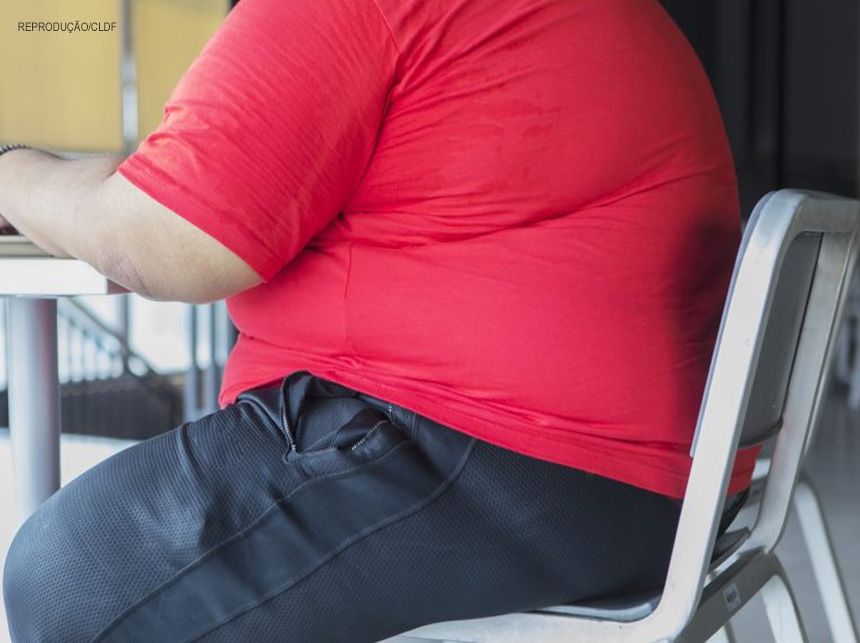 Combate à gordofobia é aprovado em comissão da Câmara do DF