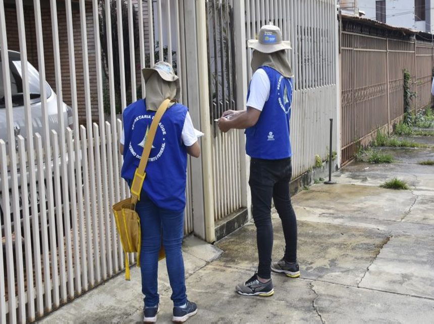 Vigilância ambiental retira 17 toneladas de entulho de casa no Recanto das Emas