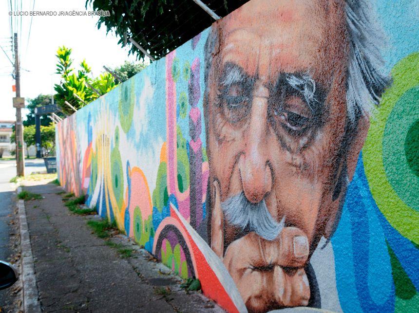 Grafite transforma muros de escolas do GDF em telas a céu aberto