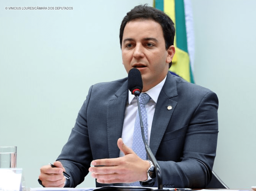 Projeto altera lei dos royalties do petróleo para garantir piso salarial de enfermeiros