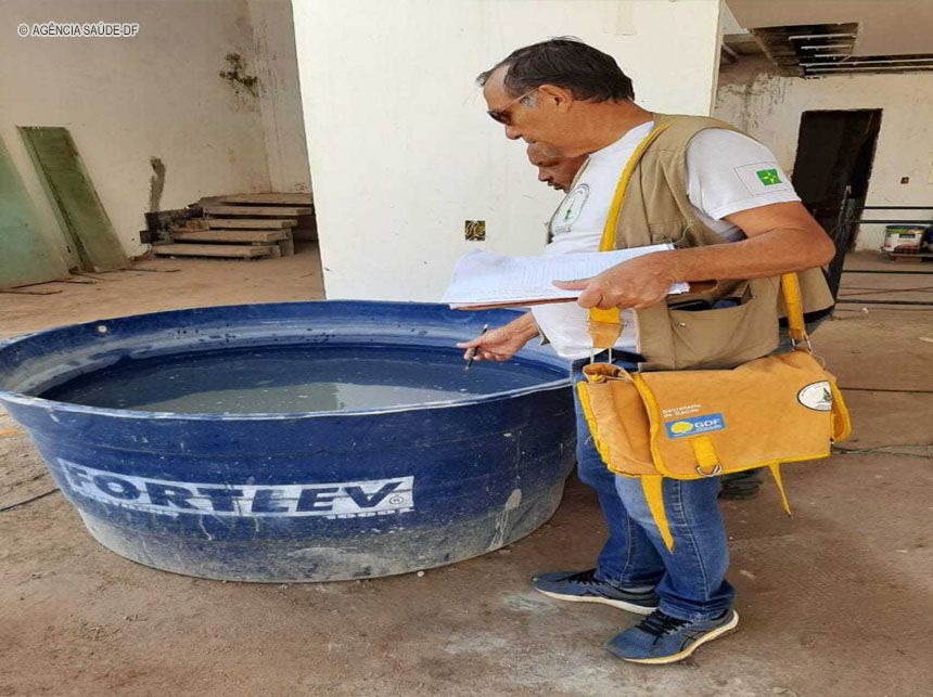 No combate à dengue, agentes visitam 550 imóveis em Arniqueira