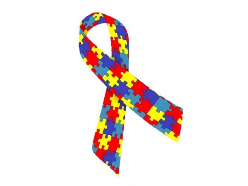 Câmara aprova projeto que inclui símbolo do autismo em placas de prioridade