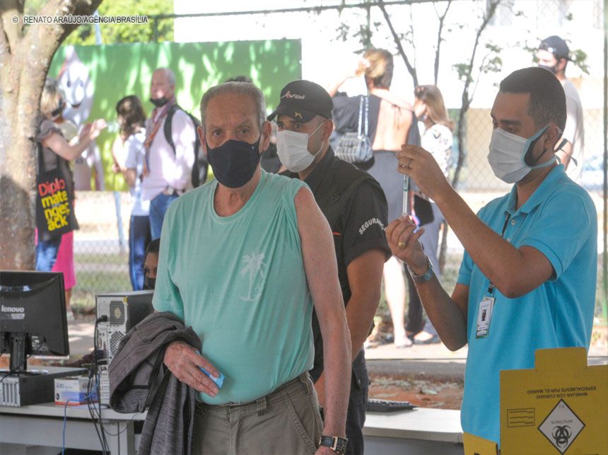 Ciclo de vacinação completo é a melhor defesa contra a covid-19