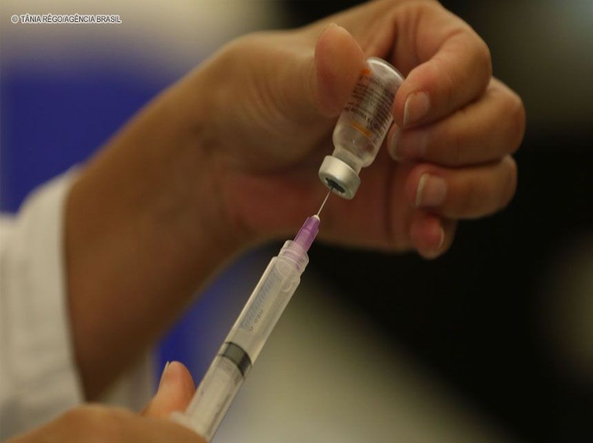 CDC recomenda vacina contra covid-19 para crianças a partir de 6 meses