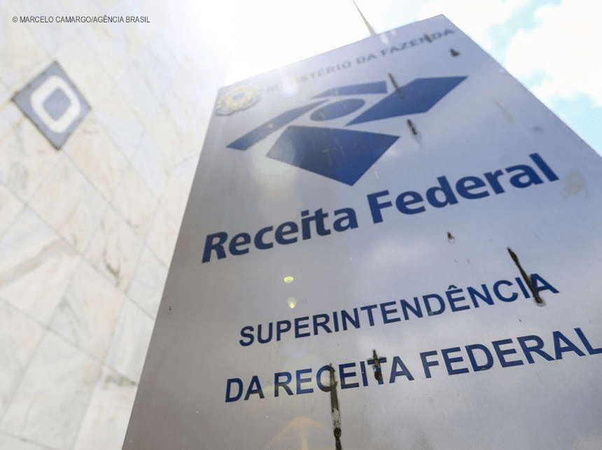 Receita Federal deixa de exigir autenticação de documentos