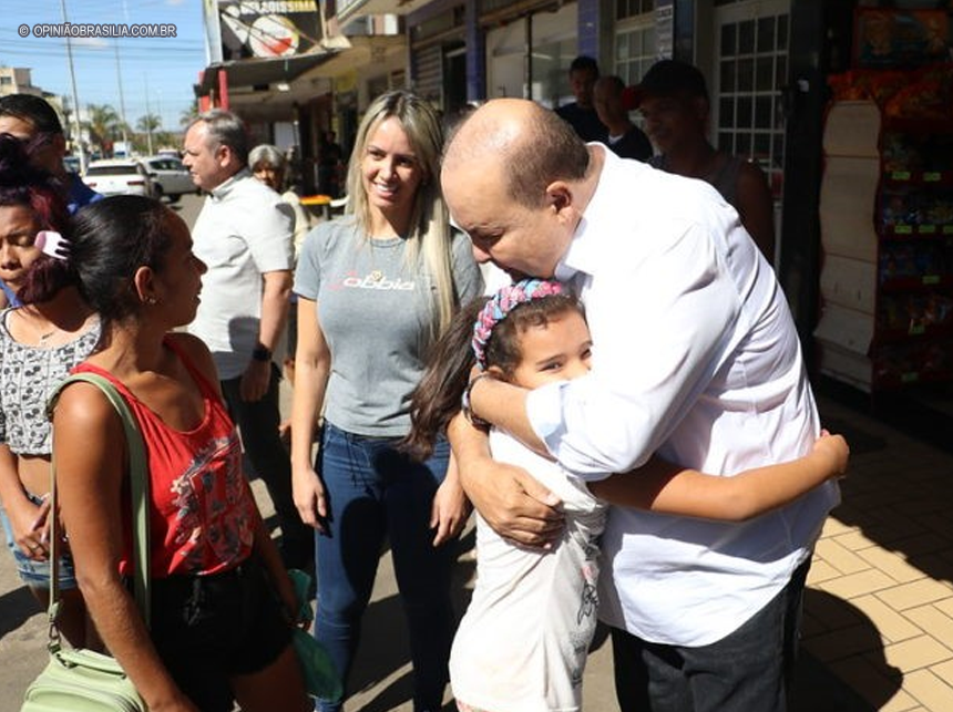 Após criar plano de saúde e pagar a 3ª parcela, Ibaneis mira reajuste geral para servidores