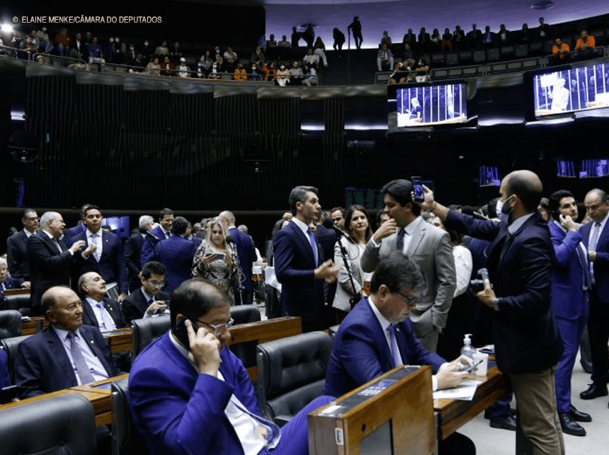 Câmara aprova em 1º turno texto-base da PEC do piso salarial da enfermagem