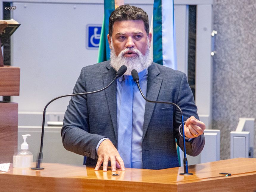 Jorge Vianna reivindica mais professores para os cursos de EJA