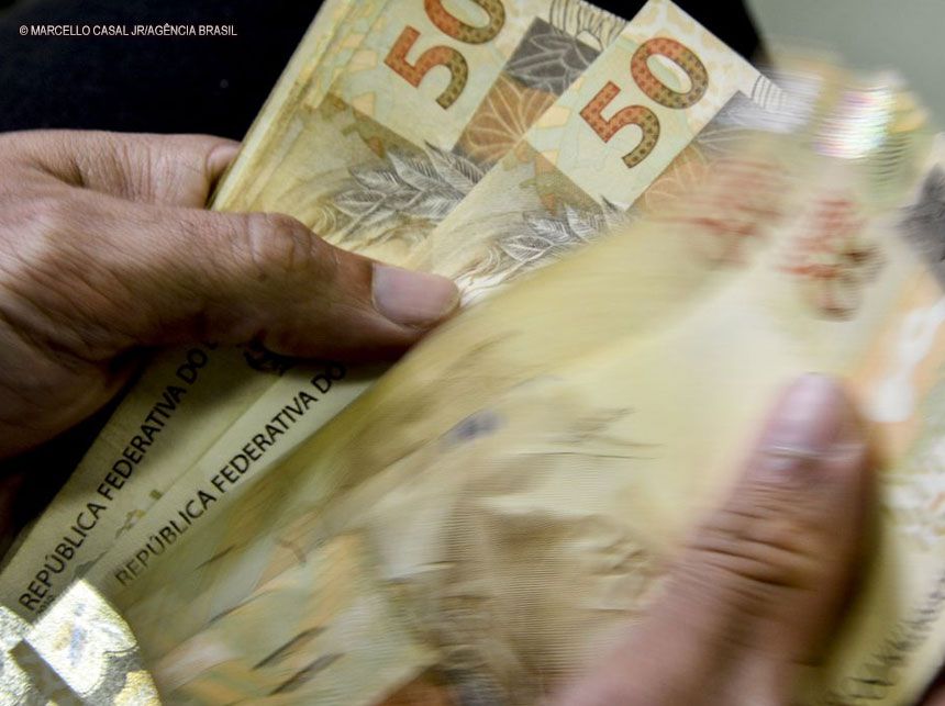 Orçamento de 2023 prevê salário mínimo de R$ 1.302