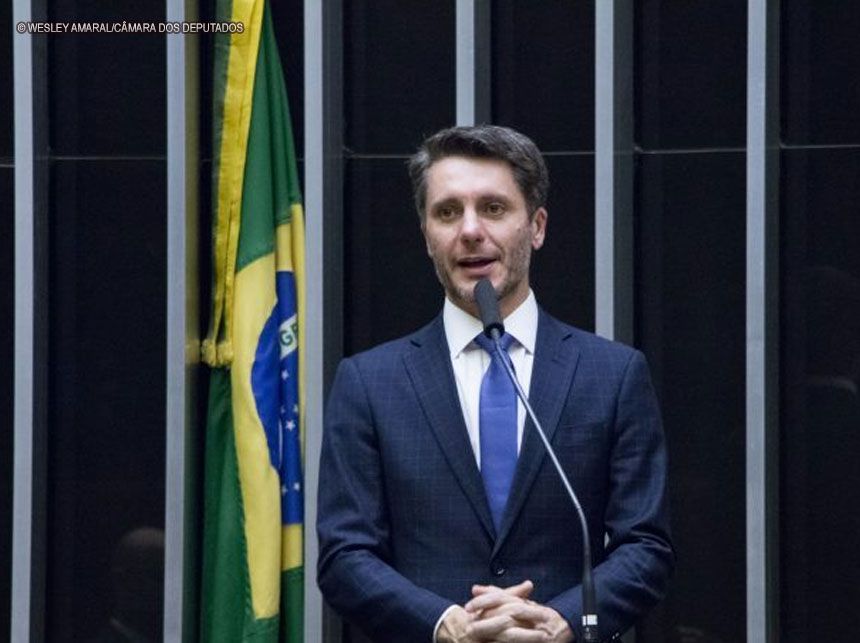 Proposta garante acompanhante a mulheres em exames com sedação