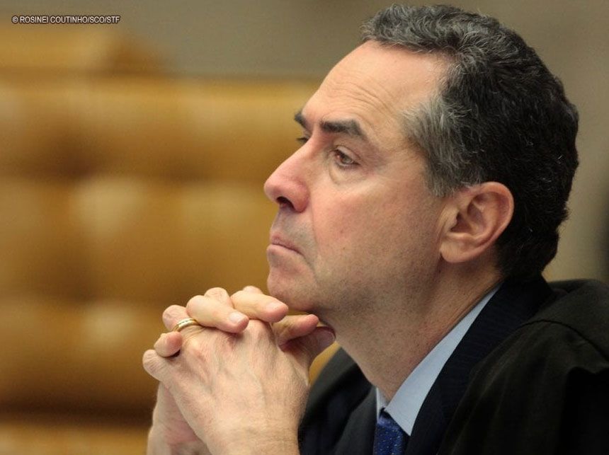 Barroso nega impedimento de Moraes para investigar ex-assessor no TSE