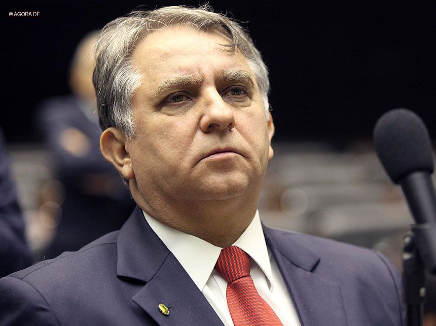 Fora da disputa ao GDF: STJ derruba liminar e mantém condenação de Izalci por peculato