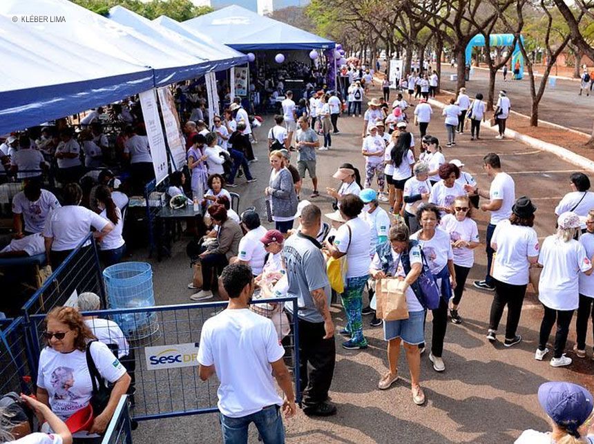 Caminhada da Memória reúne 700 pessoas em evento promovido pelo SESC-DF