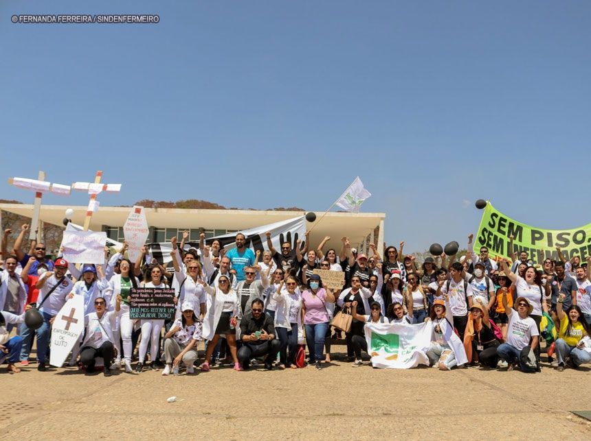 Enfermagem do DF vai ao STF protestar contra suspensão do piso salarial