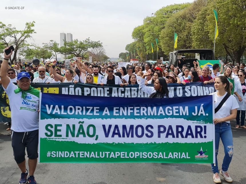 Sindate promove manifestação contra a suspensão do piso salarial da enfermagem