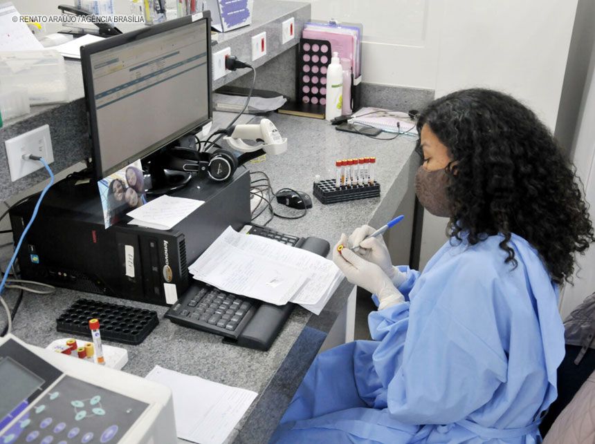 Conheça o trabalho do Laboratório Central do DF