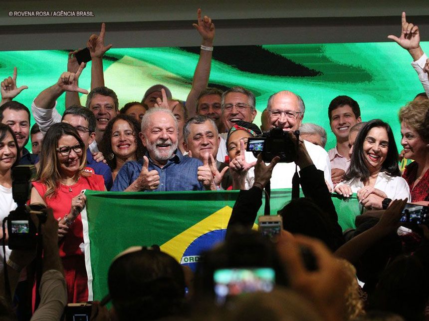 No primeiro discurso, Lula diz que combate à miséria é sua missão
