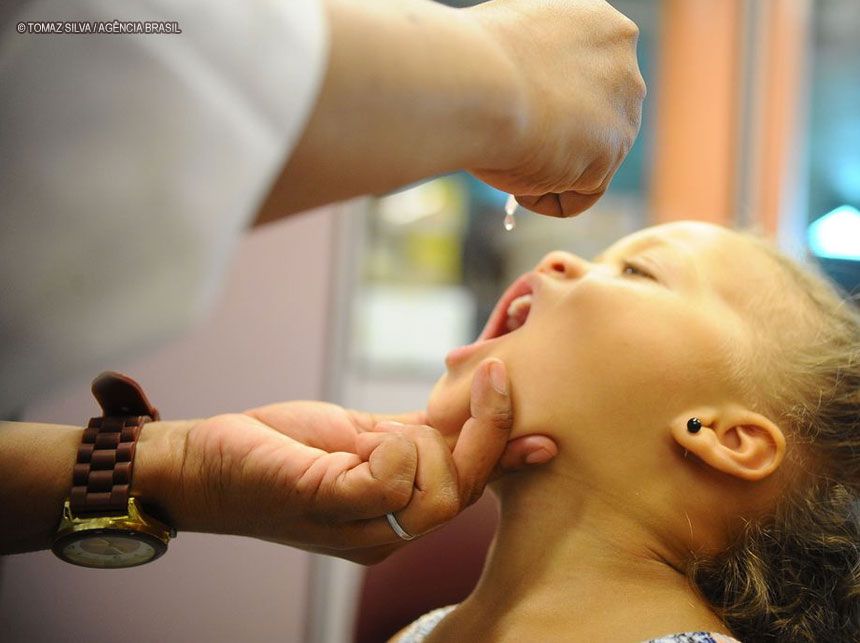 Especialistas destacam segurança da vacinação completa contra pólio