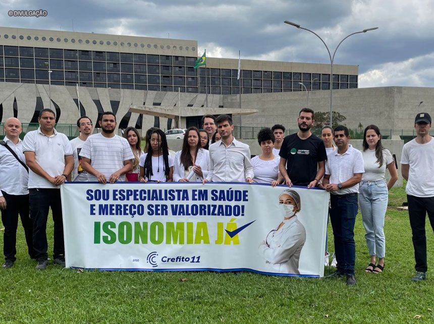 Fisioterapeutas e Terapeutas Ocupacionais protestam, em frente ao STJ, contra ação que compromete autonomia da profissão