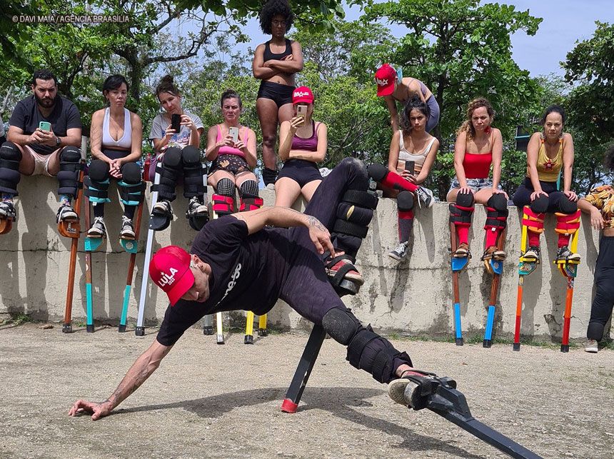 Curso online e gratuito de circo e teatro no DF recebe inscrições até terça (29)