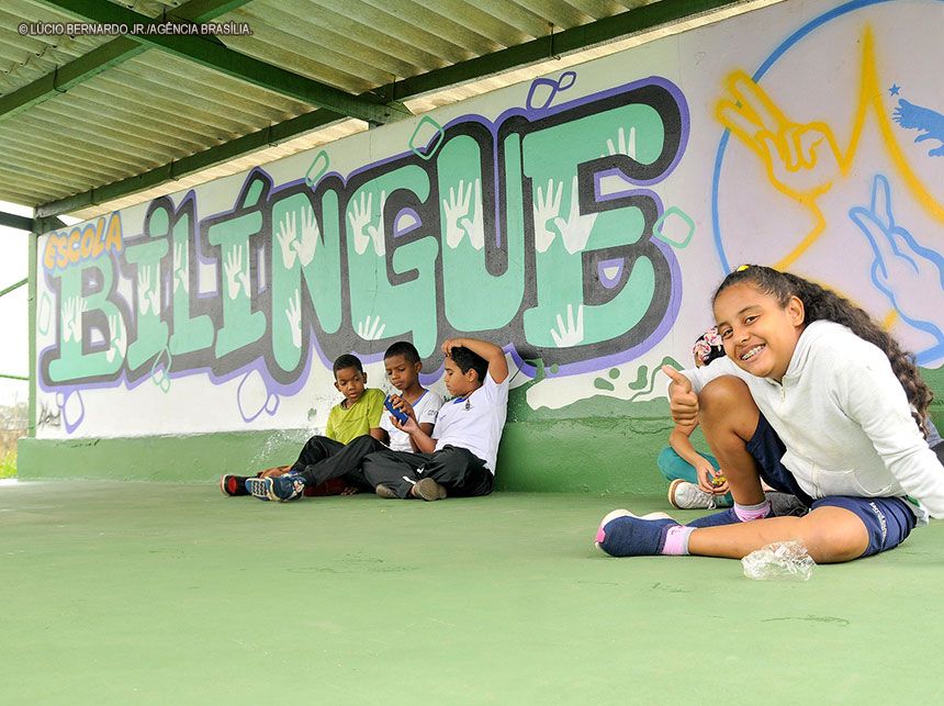 Escola bilíngue de Libras do DF atende cerca de 90 alunos