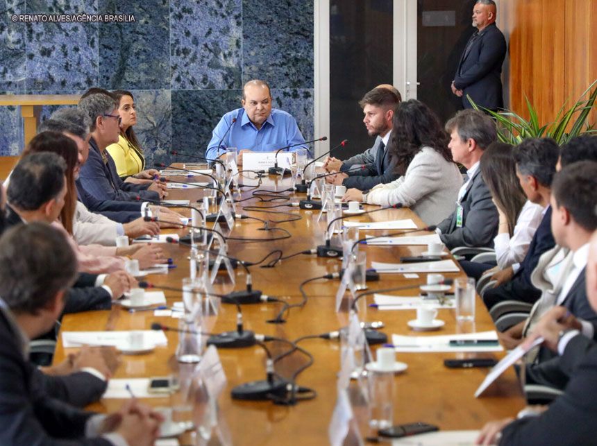 Ibaneis anuncia voos internacionais diários de Brasília para Lima