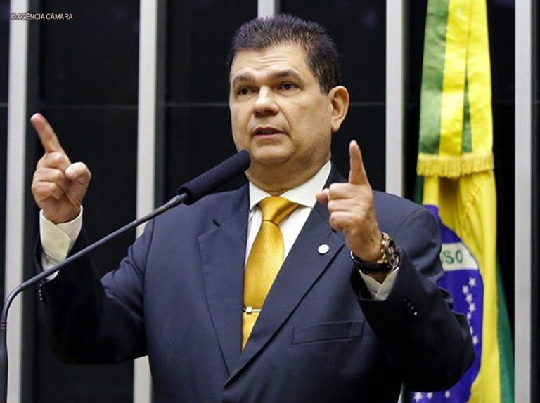 PEC destina R$ 12 bilhões para pagar piso salarial dos enfermeiros