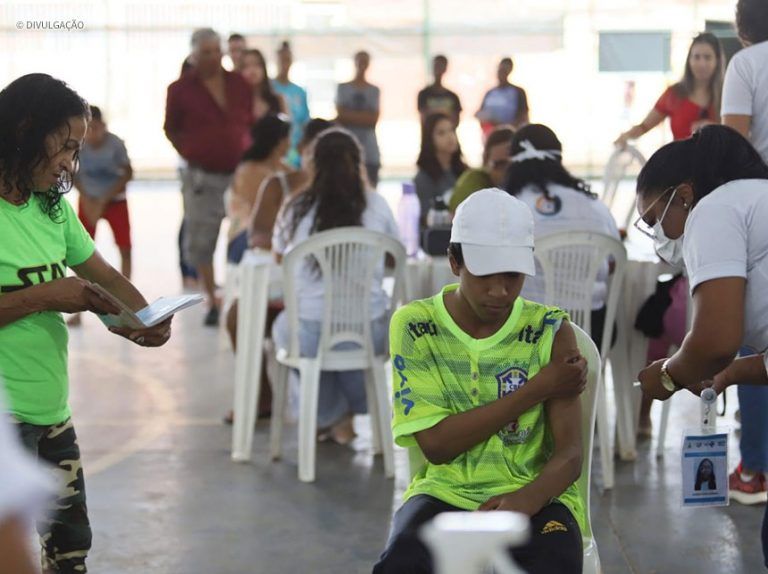 Moradores de Itapoã recebem o projeto da Secretaria de Saúde: Vacina em Casa