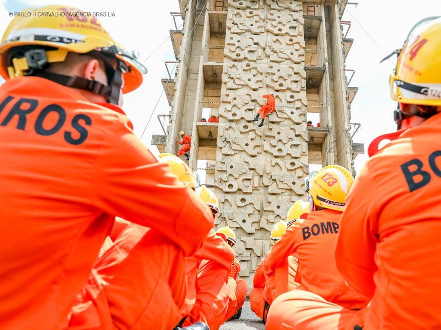 Ibaneis convoca 355 aprovados em concurso do CBMDF para curso de formação