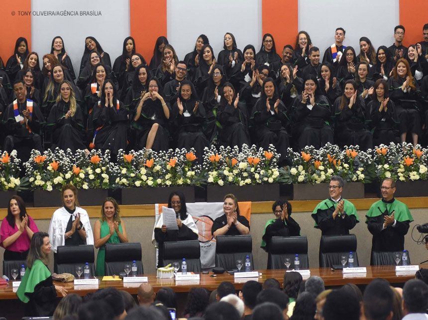 67 novos enfermeiros no DF são diplomados