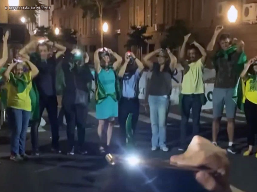 General sobre bolsonaristas em QGs: “Fanfarrões travestidos de patriotas”