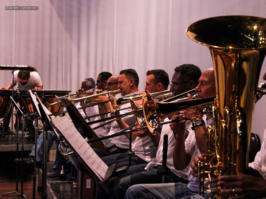Orquestra encerra temporada de 2022 com clássicos de Natal e do cinema