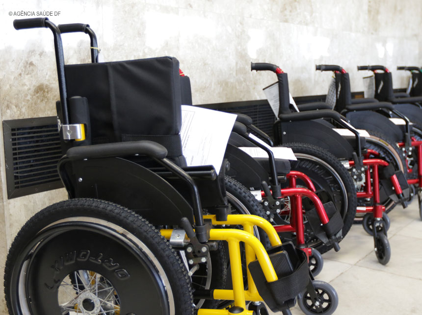 É fake mensagem que circula sobre distribuição de cadeiras de rodas pela SES-DF