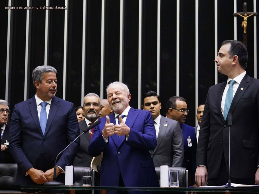 Democracia foi a grande vitoriosa, diz Lula em discurso de posse