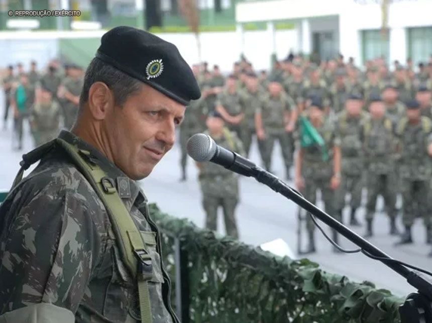 Lula troca comando do Exército Brasileiro