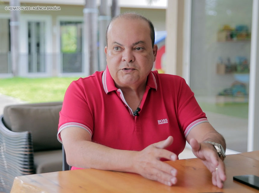 “Estou em casa”, afirma Ibaneis sobre fake news que circula nas redes sociais