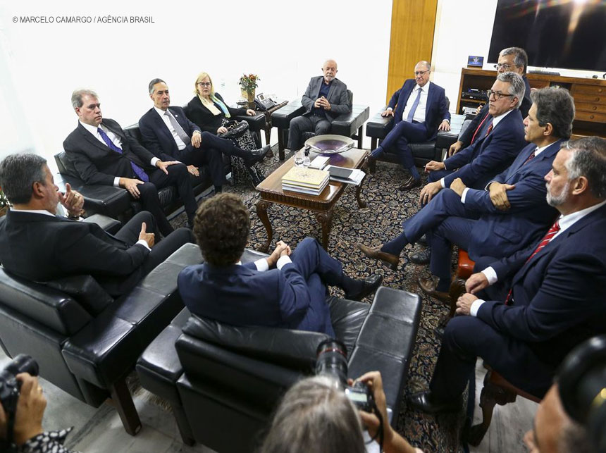 Em nota, presidentes dos Três Poderes chamam atos de “golpistas”