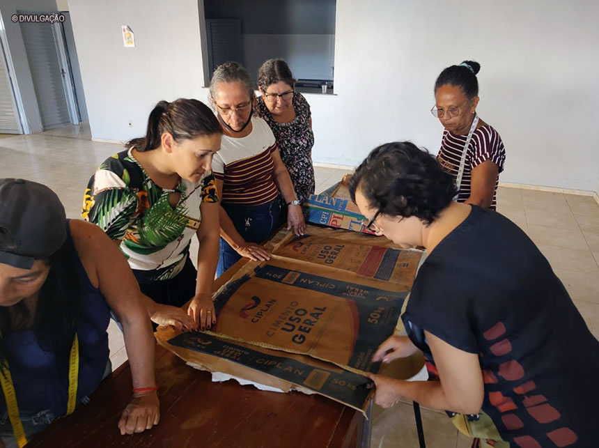 Mulheres da Fercal recebem capacitação na área de reciclagem e gestão