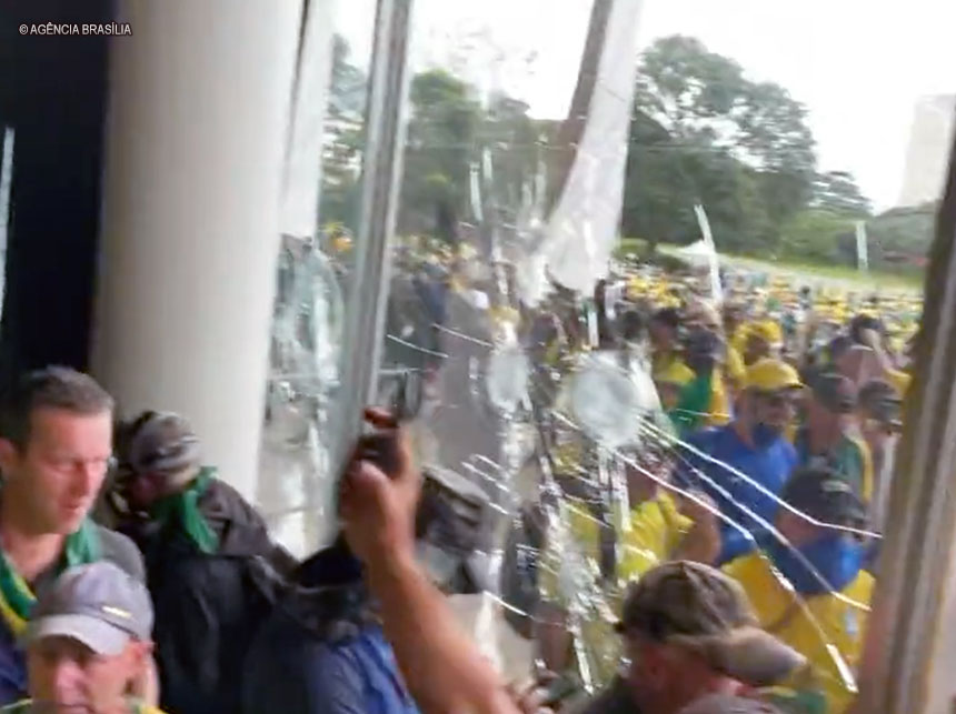 SJPDF e Fenaj repudiam agressões de bolsonaristas golpistas contra jornalistas em Brasília