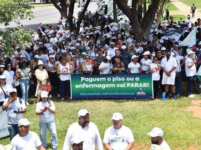 Presidente Lula se manifesta sobre piso salarial, após ato da Enfermagem