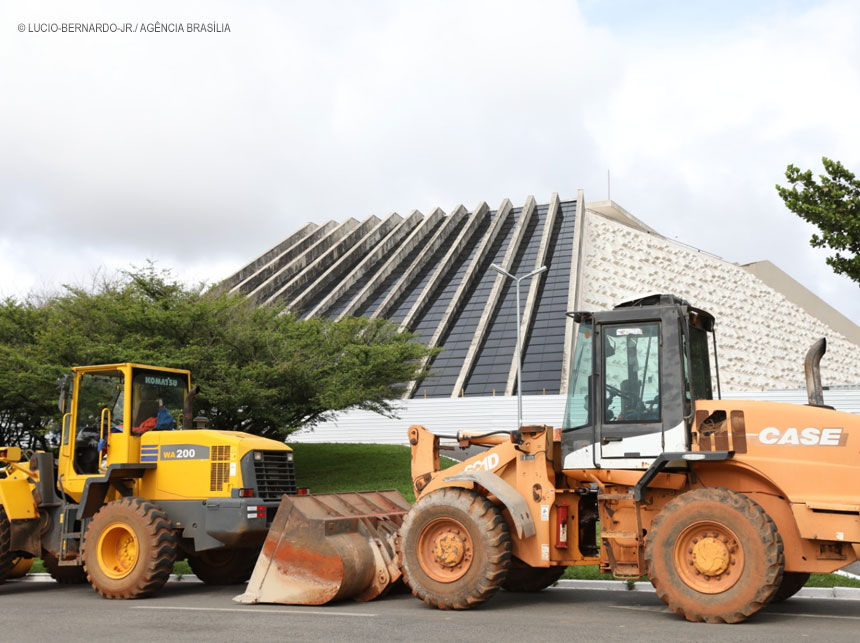 TCDF cobra providências sobre funcionamento do Teatro Nacional e determina audiência do Secretário de Cultura