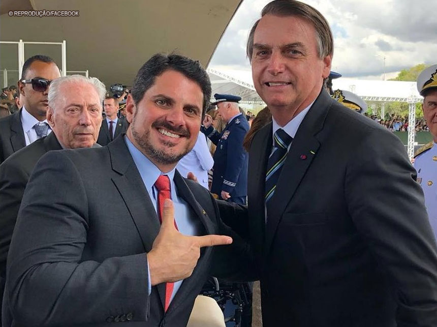 Em coletiva senador Marcos do Val detalha reunião com Bolsonaro e Daniel Silveira sobre plano de gravar Moraes